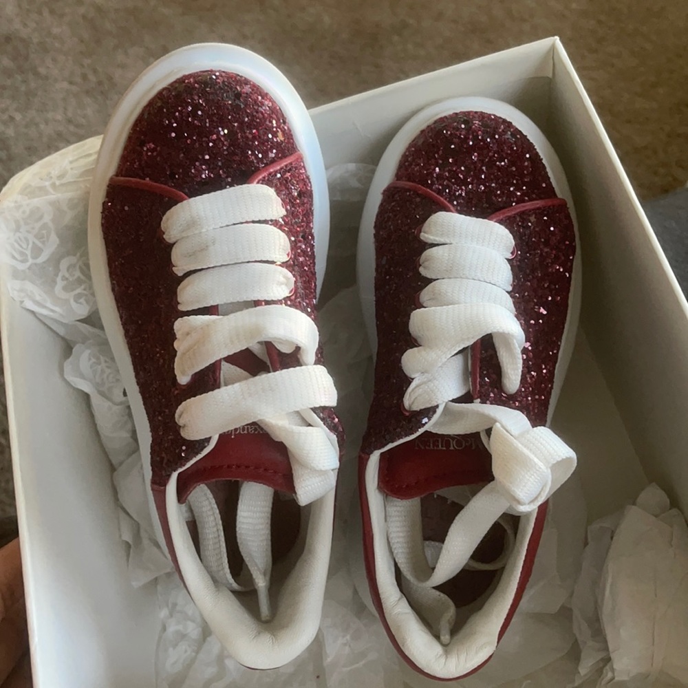 Kids Alexander McQueens Size: 26 Glitter Red